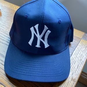New York Yankees hat, adjustable snapback